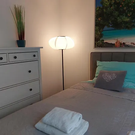 Jk 47 A Z Miejscem Postojowym W Garazu Варшава