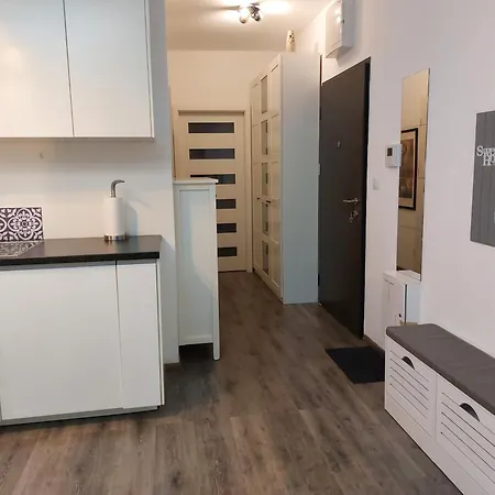 Jk 47 A Z Miejscem Postojowym W Garazu * Varsó