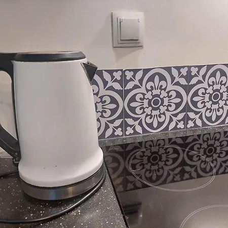 Jk 47 A Z Miejscem Postojowym W Garazu شقة وارسو