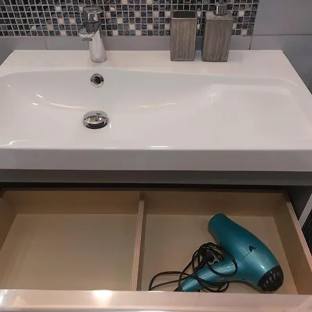 Jk 47 A Z Miejscem Postojowym W Garazu شقة وارسو