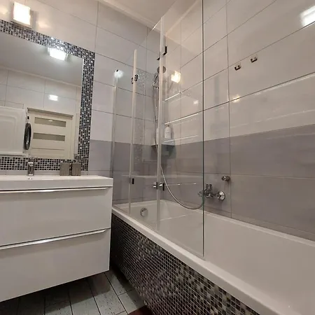 Jk 47 A Z Miejscem Postojowym W Garazu *