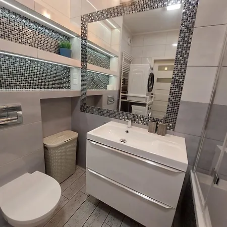 Jk 47 A Z Miejscem Postojowym W Garazu * وارسو