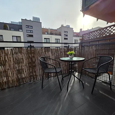 Jk 47 A Z Miejscem Postojowym W Garazu Appartement Warschau