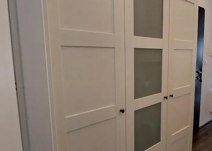 Jk 47 A Z Miejscem Postojowym W Garazu شقة