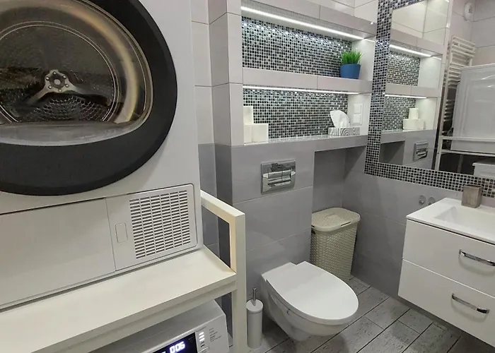 Jk 47 A Z Miejscem Postojowym W Garazu شقة