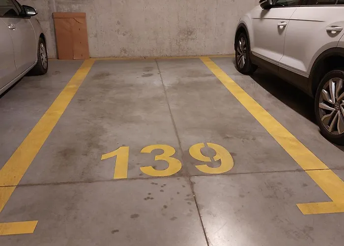 Jk 47 A Z Miejscem Postojowym W Garazu *