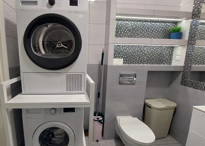 Jk 47 A Z Miejscem Postojowym W Garazu * وارسو