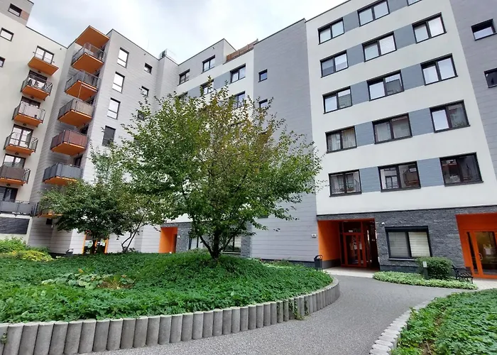 Jk 47 A Z Miejscem Postojowym W Garazu شقة وارسو