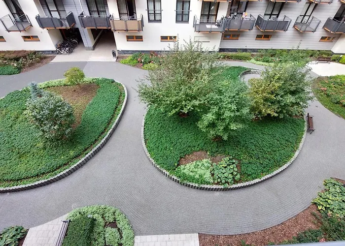 Jk 47 A Z Miejscem Postojowym W Garazu *