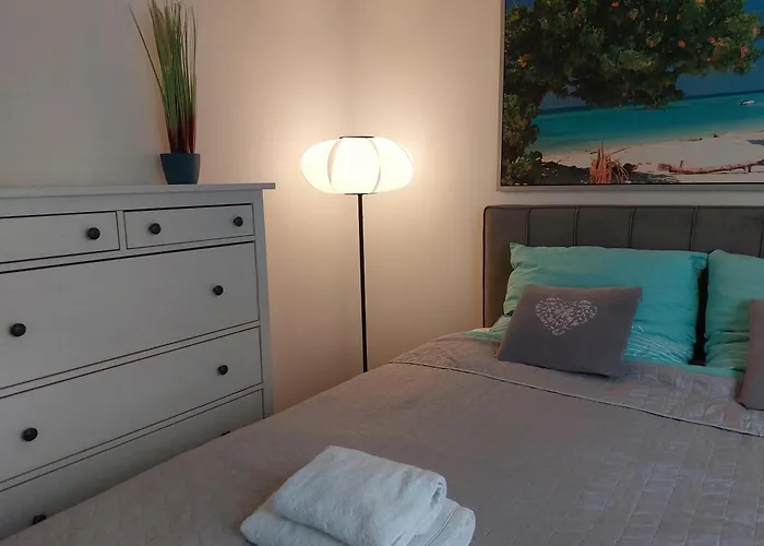 Jk 47 A Z Miejscem Postojowym W Garazu وارسو