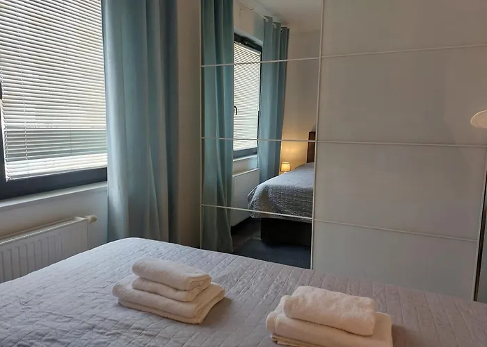 Jk 47 A Z Miejscem Postojowym W Garazu شقة