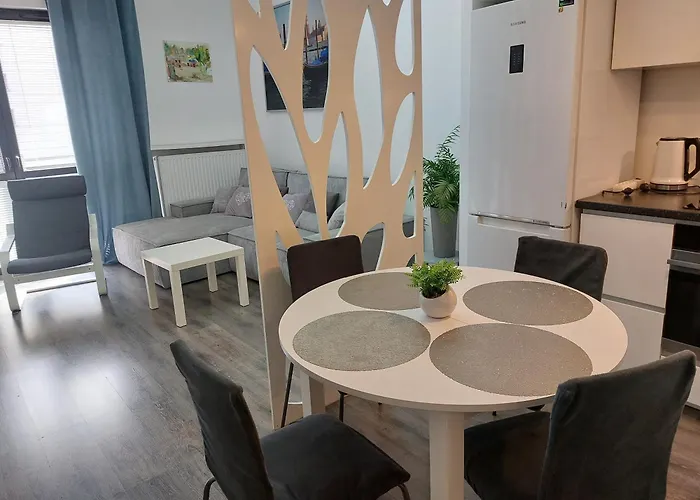 Jk 47 A Z Miejscem Postojowym W Garazu شقة