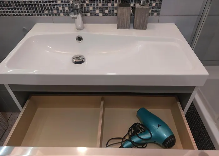 Jk 47 A Z Miejscem Postojowym W Garazu شقة وارسو